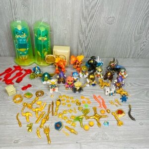 Moose toys large lot of treasure x figurines , dinosaurs and weapon play-set toy